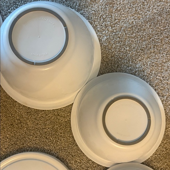 Retured Pampered Chef Nesting Set of 2 White Mixing Bowls, 2 Colanders,  2 lids - Picture 5 of 8